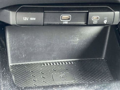 Used 2024 Kia Niro EX Touring image 25