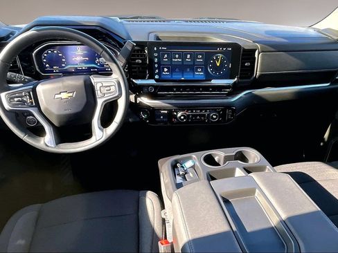 Used 2025 Chevrolet Silverado 2500 LT w/ Convenience Package image 8