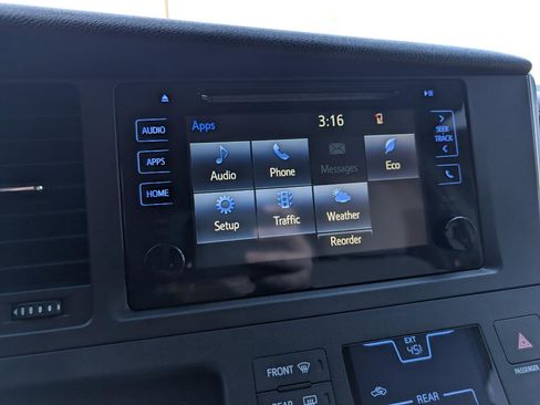 Used 2016 Toyota Sienna LE image 18