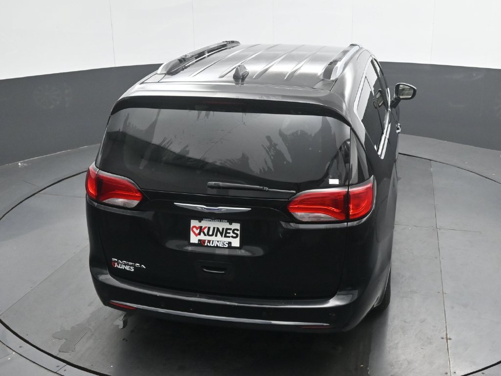 Used 2019 Chrysler Pacifica Touring-L w/ Advanced Safetytec Group FWD image 30