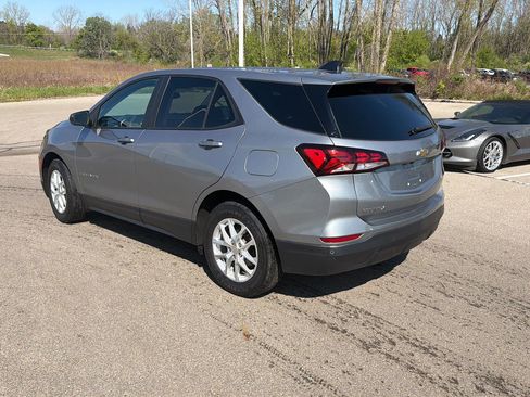 Used 2023 Chevrolet Equinox LS FWD image 3