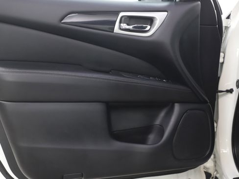 Used 2019 Nissan Pathfinder S image 21