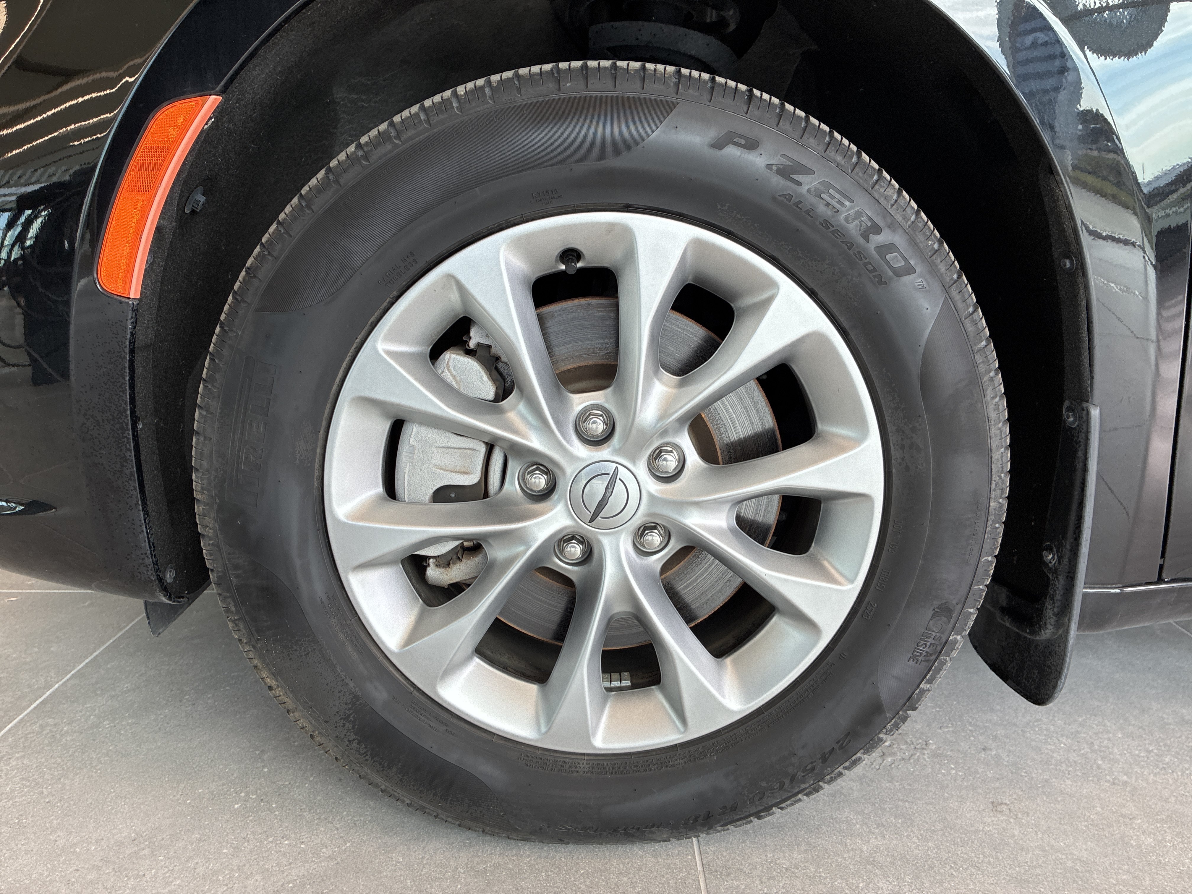 Certified 2024 Chrysler Pacifica Touring-L w/ Uconnect Theater Family Group AWD/4WD image 33