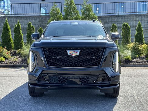 Used 2025 Cadillac Escalade V AWD/4WD image 3