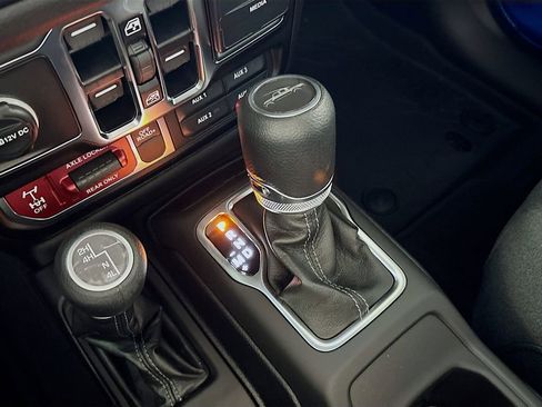 New 2025 Jeep Gladiator Willys image 17