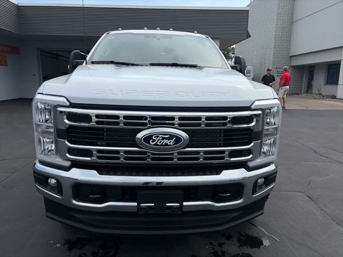 New 2027 Ford F250 XLT w/ Snow Plow Prep Package AWD/4WD image 2
