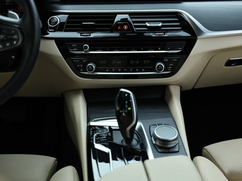 Used 2022 BMW 530i xDrive w/ Convenience Package AWD/4WD image 28