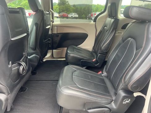 Used 2017 Chrysler Pacifica Touring-L Plus w/ Advanced Safetytec Group FWD image 24