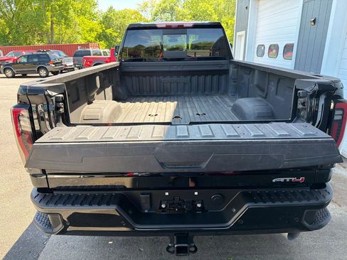 Used 2024 GMC Sierra 3500 AT4 w/ AT4 Premium Plus Package AWD/4WD image 37