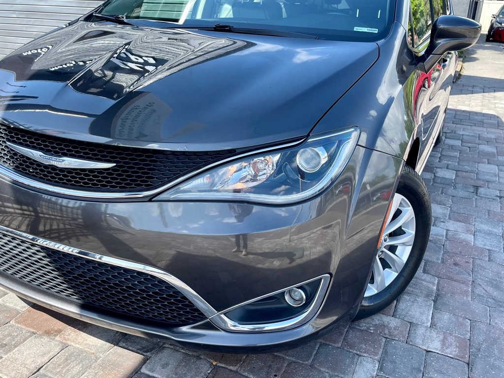 Used 2018 Chrysler Pacifica Touring-L FWD image 25