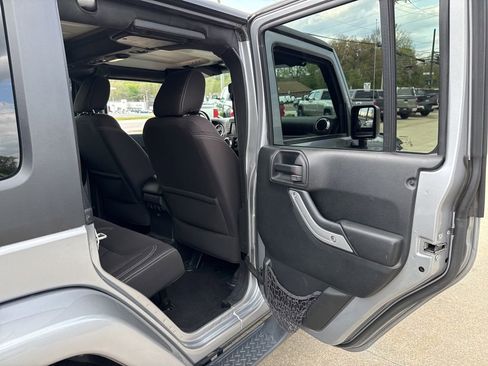 Used 2017 Jeep Wrangler Unlimited Sahara w/ Dual Top Group AWD/4WD image 47