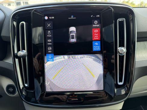 Certified 2023 Volvo XC40 B5 Plus w/ Protection Package image 23