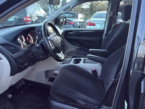 Used 2011 Dodge Grand Caravan Crew image 3