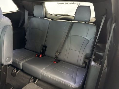 Used 2023 Buick Enclave Essence image 25