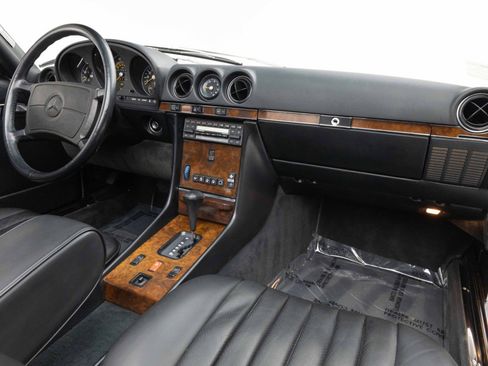 Used 1987 Mercedes-Benz 560 SL image 2
