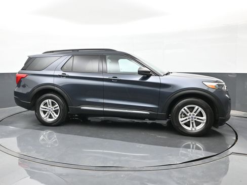 Used 2022 Ford Explorer XLT image 9