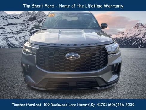 Used 2025 Ford Explorer ST-Line w/ ST-Line Street Pack AWD/4WD image 2