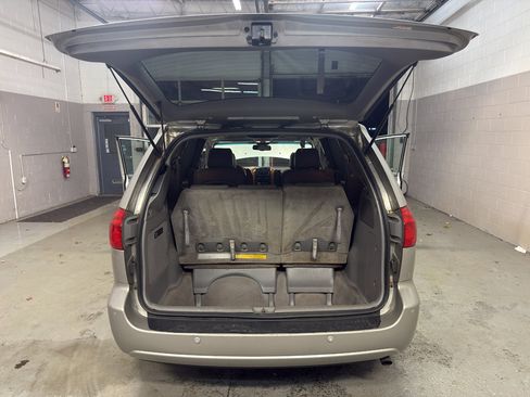 Used 2008 Toyota Sienna XLE Limited image 29