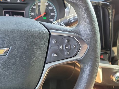 Used 2022 Chevrolet Traverse LS image 6