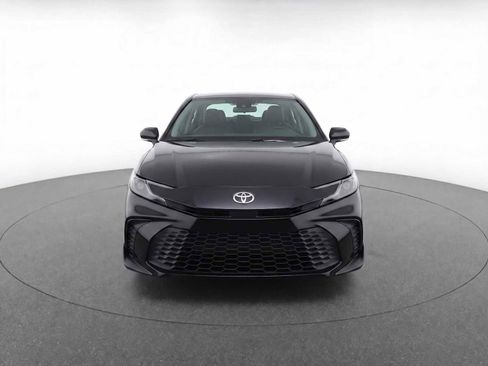 Used 2025 Toyota Camry SE FWD image 2