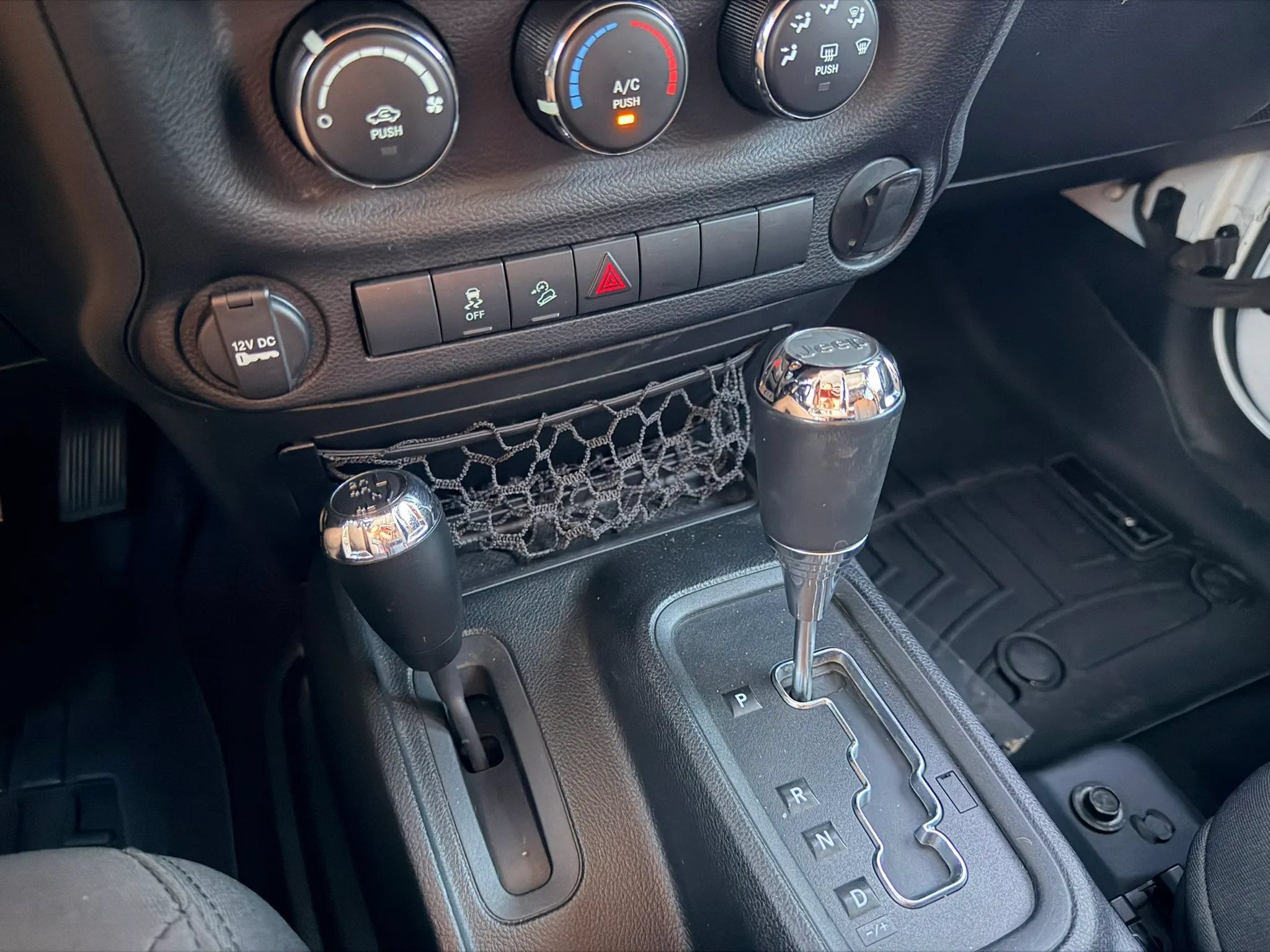 Used 2017 Jeep Wrangler Unlimited Sport w/ Connectivity Group AWD/4WD image 15