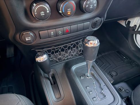 Used 2017 Jeep Wrangler Unlimited Sport w/ Connectivity Group AWD/4WD image 15