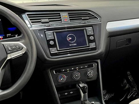 Used 2022 Volkswagen Tiguan S image 9