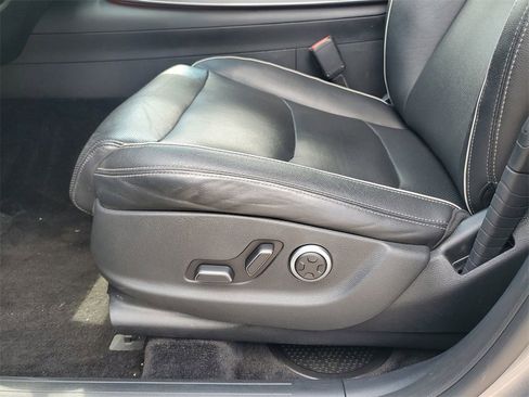 Used 2022 Genesis GV70 2.5T w/ Advanced Package image 3