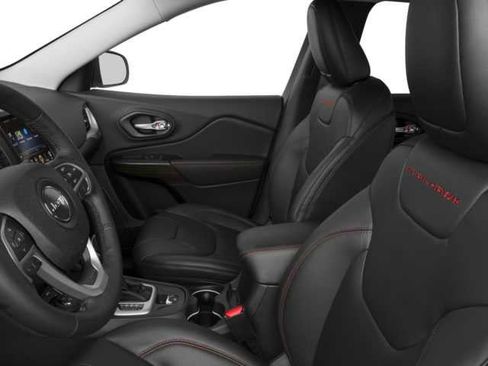 Used 2017 Jeep Cherokee Trailhawk w/ Comfort/Convenience Group image 8