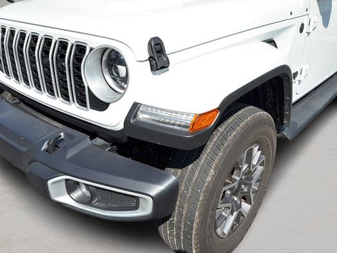 Used 2026 Jeep Wrangler Unlimited Sahara AWD/4WD image 9