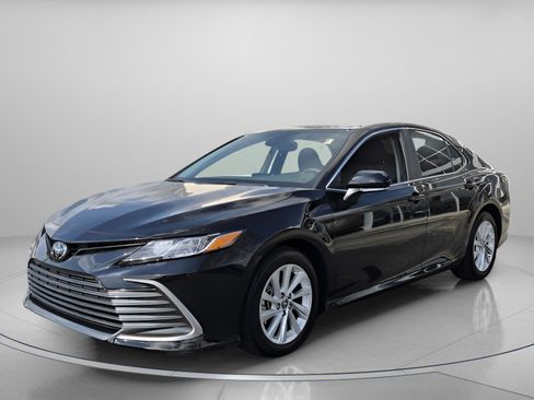 Certified 2023 Toyota Camry LE w/ Convenience Package image 2