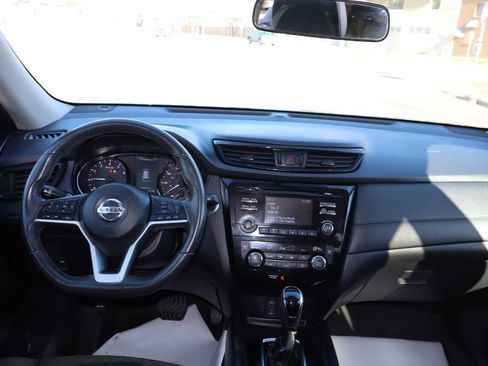 Used 2017 Nissan Rogue SV image 7