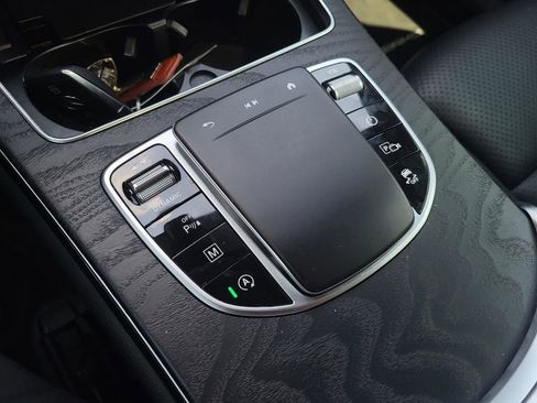 Used 2021 Mercedes-Benz GLC 300 image 25
