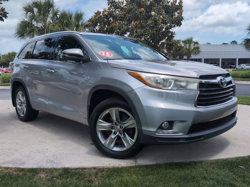 Used 2015 Toyota Highlander Limited AWD/4WD image 2