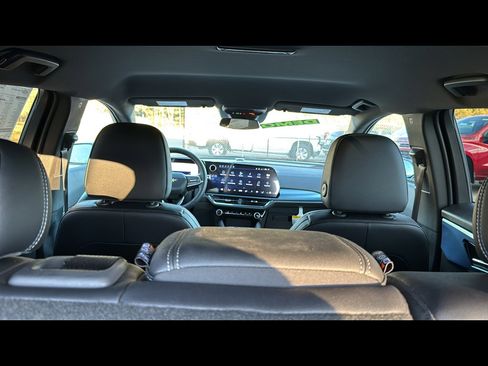 New 2025 Chevrolet Equinox EV LT image 28