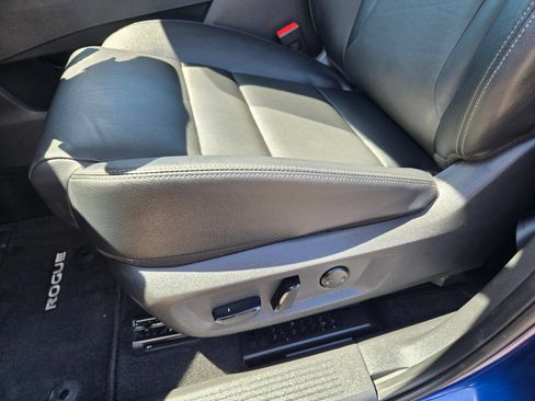 Used 2025 Nissan Rogue SL w/ Tech Package AWD/4WD image 19