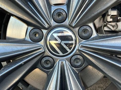 Used 2023 Volkswagen Tiguan SE image 13