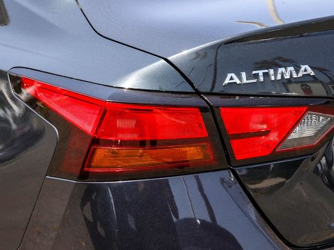 Used 2021 Nissan Altima 2.5 SV FWD image 11
