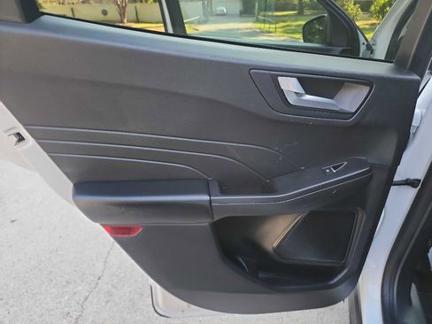 Used 2021 Ford Escape SE image 26