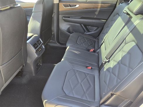 Certified 2025 Volkswagen Atlas SE w/ Panoramic Sunroof Package image 11