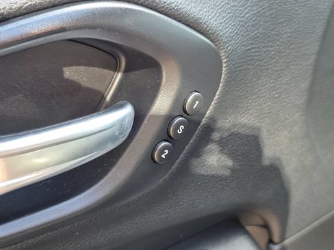 Used 2019 Jeep Cherokee Limited FWD image 30