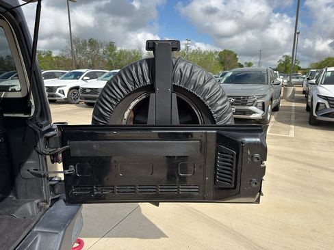 Used 2015 Jeep Wrangler Unlimited Rubicon image 28