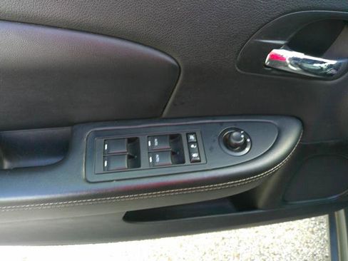 Used 2013 Chrysler 200 Limited image 8