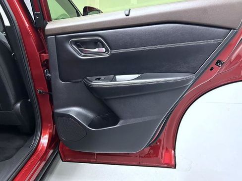Certified 2023 Nissan Rogue Platinum FWD image 17
