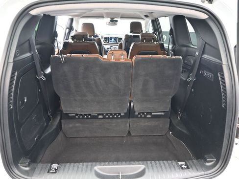 Used 2017 Chrysler Pacifica Limited FWD image 11