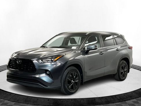 Used 2024 Toyota Highlander XLE image 1