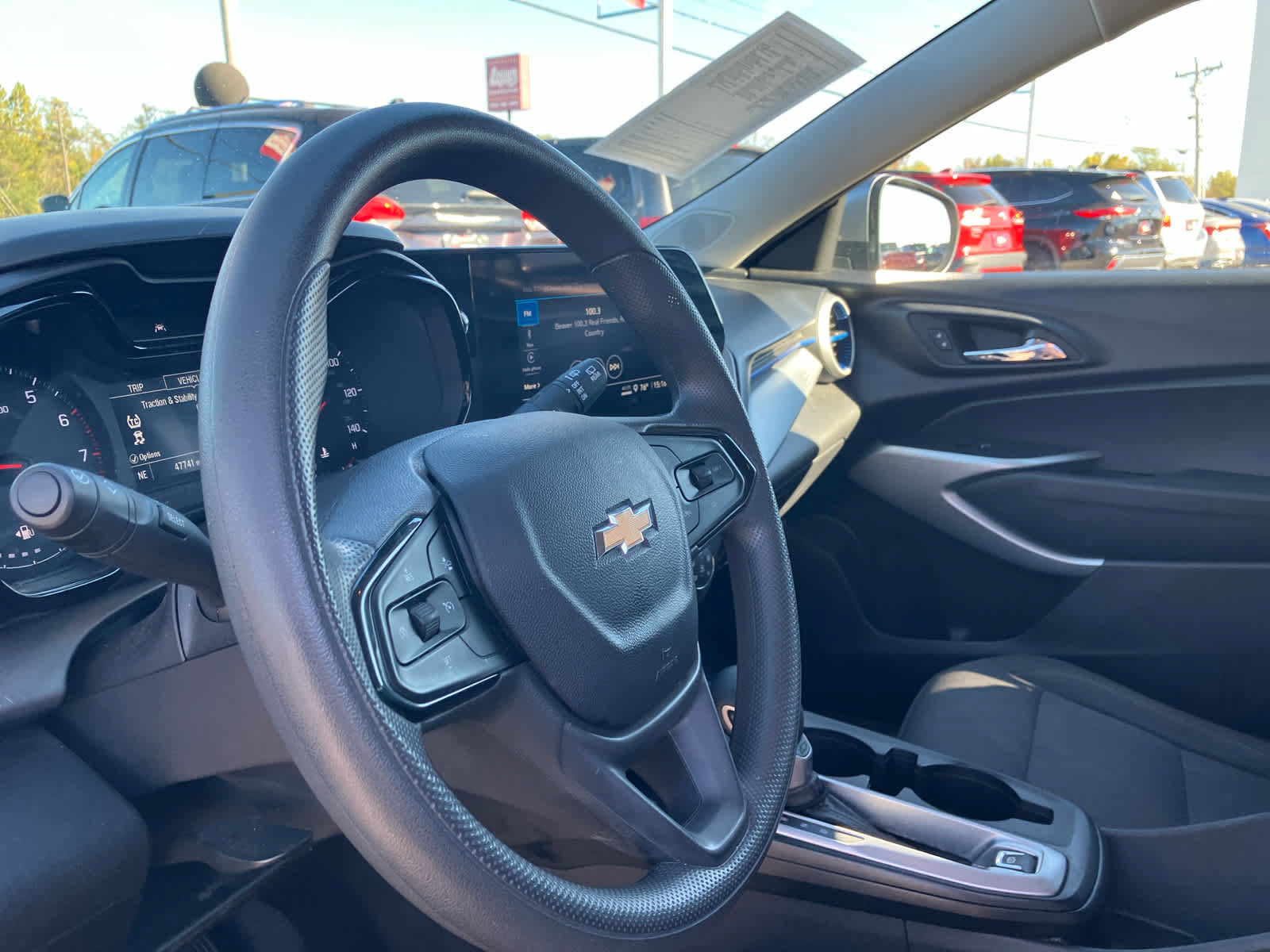 Used 2025 Chevrolet Trax LS w/ LS Convenience Package FWD image 9