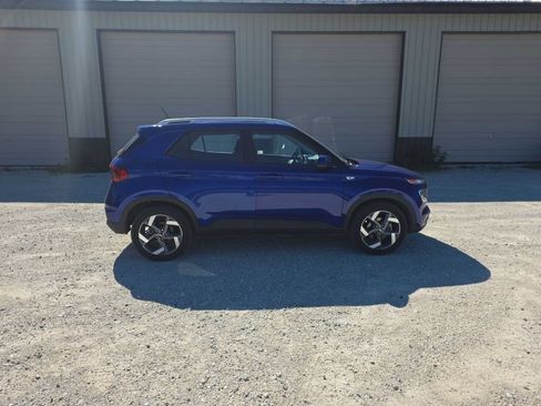 Used 2025 Hyundai Venue SEL FWD image 5