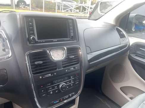 Used 2011 Chrysler Town & Country Touring image 2