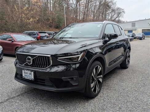 Certified 2024 Volvo XC40 B5 Ultimate w/ Climate Package image 3